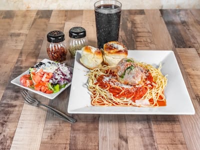 Chicken Parmigiana Combo with salad (Spaghetti or Penne)